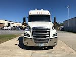 Used 2020 Freightliner Cascadia Detroit DD15AT Semi Truck with Sleeper Cab for sale #352751 - photo 2