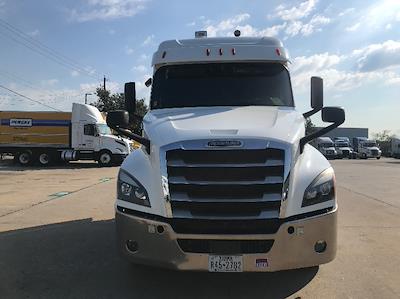 Used 2020 Freightliner Cascadia Detroit DD15AT Semi Truck with Sleeper Cab for sale #352754 - photo 2