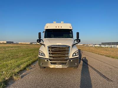 Used 2020 Freightliner Cascadia Detroit DD15AT Semi Truck with Sleeper Cab for sale #352755 - photo 2