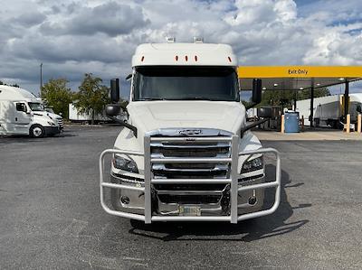 Used 2020 Freightliner Cascadia Detroit DD15AT Semi Truck with Sleeper Cab for sale #352756 - photo 2