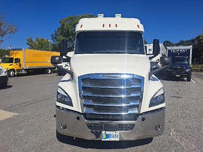 Used 2020 Freightliner Cascadia Detroit DD15AT Semi Truck with Sleeper Cab for sale #352757 - photo 2