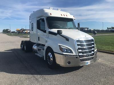 Used 2020 Freightliner Cascadia Detroit DD15AT Semi Truck with Sleeper Cab for sale #352758 - photo 1