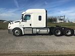 Used 2020 Freightliner Cascadia Detroit DD15AT Semi Truck with Sleeper Cab for sale #352759 - photo 4
