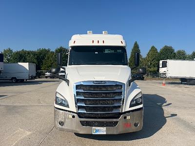 Used 2020 Freightliner Cascadia Detroit DD15AT Semi Truck with Sleeper Cab for sale #352764 - photo 2