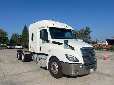Used 2020 Freightliner Cascadia Detroit DD15AT Semi Truck with Sleeper Cab for sale #352765 - photo 1