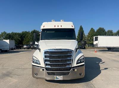 Used 2020 Freightliner Cascadia Detroit DD15AT Semi Truck with Sleeper Cab for sale #352765 - photo 2