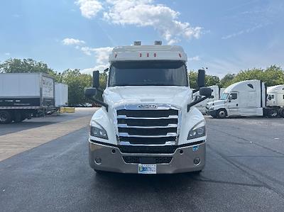 Used 2020 Freightliner Cascadia Detroit DD15AT Semi Truck with Sleeper Cab for sale #352772 - photo 2