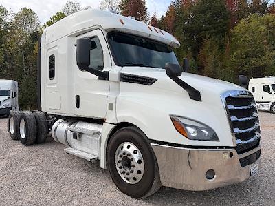 Used 2020 Freightliner Cascadia Detroit DD15AT Semi Truck with Sleeper Cab for sale #352773 - photo 1