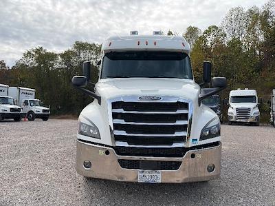 Used 2020 Freightliner Cascadia Detroit DD15AT Semi Truck with Sleeper Cab for sale #352773 - photo 2