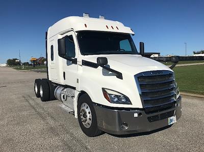 Used 2020 Freightliner Cascadia Detroit DD15AT Semi Truck with Sleeper Cab for sale #352777 - photo 1