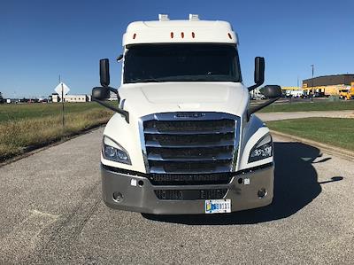Used 2020 Freightliner Cascadia Detroit DD15AT Semi Truck with Sleeper Cab for sale #352777 - photo 2