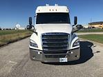 Used 2020 Freightliner Cascadia Detroit DD15AT Semi Truck with Sleeper Cab for sale #352777 - photo 2