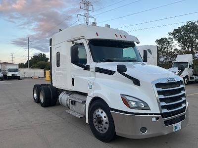 Used 2020 Freightliner Cascadia Detroit DD15AT Semi Truck with Sleeper Cab for sale #352778 - photo 1
