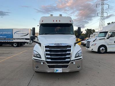 Used 2020 Freightliner Cascadia Detroit DD15AT Semi Truck with Sleeper Cab for sale #352778 - photo 2