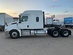 Used 2020 Freightliner Cascadia Detroit DD15AT Semi Truck with Sleeper Cab for sale #352778 - photo 4
