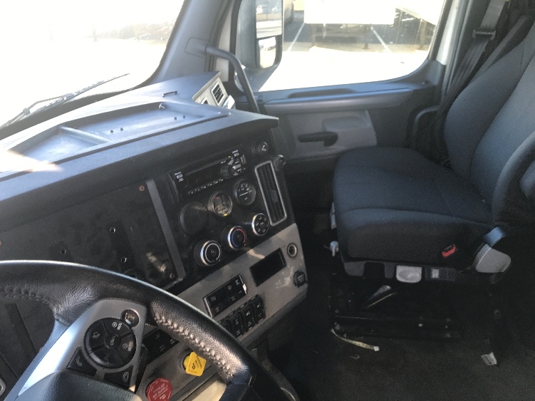 Used 2020 Freightliner Cascadia - photo 12
