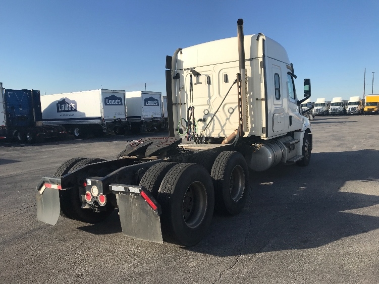 Used 2020 Freightliner Cascadia - photo 9
