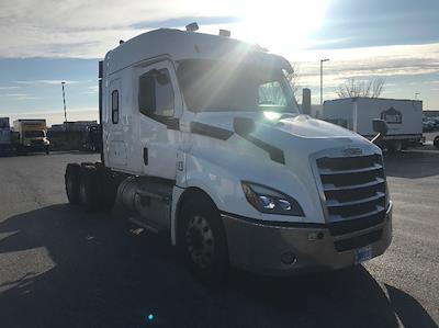 Used 2020 Freightliner Cascadia Detroit DD15AT Semi Truck with Sleeper Cab for sale #352781 - photo 1