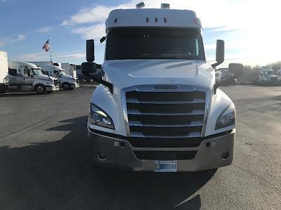 Used 2020 Freightliner Cascadia Detroit DD15AT Semi Truck with Sleeper Cab for sale #352781 - photo 2