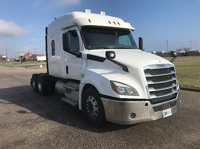 Used 2020 Freightliner Cascadia Detroit DD15AT Semi Truck with Sleeper Cab for sale #352782 - photo 1