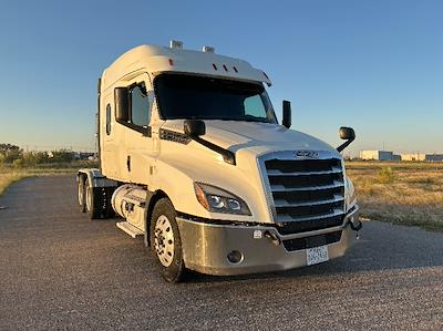 Used 2020 Freightliner Cascadia Detroit DD15AT Semi Truck with Sleeper Cab for sale #352784 - photo 1
