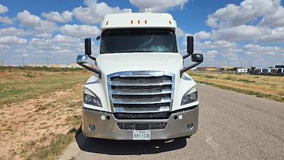 Used 2020 Freightliner Cascadia Detroit DD15AT Semi Truck with Sleeper Cab for sale #352785 - photo 2