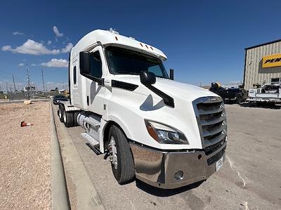 Used 2020 Freightliner Cascadia Detroit DD15AT Semi Truck with Sleeper Cab for sale #352786 - photo 1