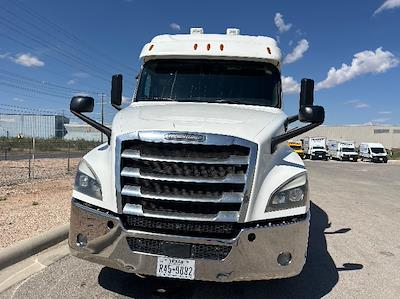 Used 2020 Freightliner Cascadia Detroit DD15AT Semi Truck with Sleeper Cab for sale #352786 - photo 2