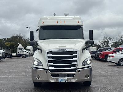 Used 2020 Freightliner Cascadia Detroit DD15AT Semi Truck with Sleeper Cab for sale #352789 - photo 2