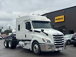 Used 2020 Freightliner Cascadia Detroit DD15AT Semi Truck with Sleeper Cab for sale #352789 - photo 1