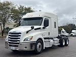 Used 2020 Freightliner Cascadia Detroit DD15AT Semi Truck with Sleeper Cab for sale #352789 - photo 3