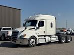 Used 2020 Freightliner Cascadia Detroit DD15AT Semi Truck with Sleeper Cab for sale #352791 - photo 3