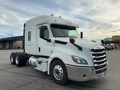 Used 2020 Freightliner Cascadia Detroit DD15AT Semi Truck with Sleeper Cab for sale #352794 - photo 1