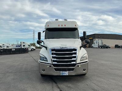 Used 2020 Freightliner Cascadia Detroit DD15AT Semi Truck with Sleeper Cab for sale #352794 - photo 2