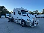 Used 2020 Freightliner Cascadia Detroit DD15AT Semi Truck with Sleeper Cab for sale #352796 - photo 1