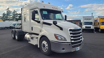 Used 2020 Freightliner Cascadia Detroit DD15AT Semi Truck with Sleeper Cab for sale #352801 - photo 1