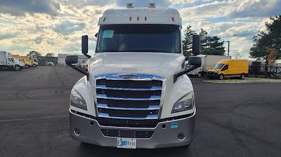 Used 2020 Freightliner Cascadia Detroit DD15AT Semi Truck with Sleeper Cab for sale #352801 - photo 2