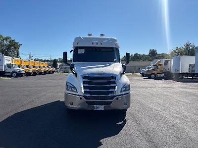 Used 2020 Freightliner Cascadia Detroit DD15AT Semi Truck with Sleeper Cab for sale #352803 - photo 2