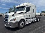 Used 2020 Freightliner Cascadia Detroit DD15AT Semi Truck with Sleeper Cab for sale #352804 - photo 3
