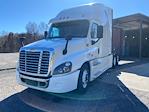 Used 2020 Freightliner Cascadia Detroit DD15AT Semi Truck with Sleeper Cab for sale #353909 - photo 3
