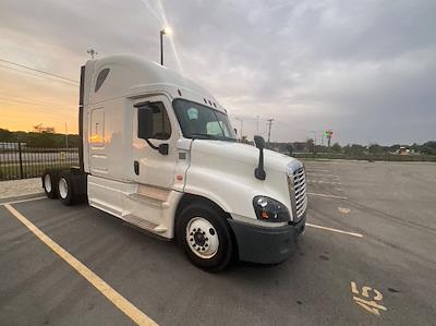 Used 2020 Freightliner Cascadia Detroit DD15AT Semi Truck with Sleeper Cab for sale #354088 - photo 1