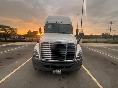 Used 2020 Freightliner Cascadia Detroit DD15AT Semi Truck with Sleeper Cab for sale #354088 - photo 2