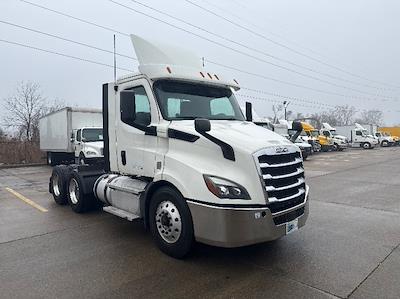 Used 2020 Freightliner Cascadia - photo 1