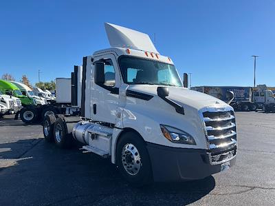 Used 2020 Freightliner Cascadia Detroit DD15AT Semi Truck for sale #354426 - photo 1
