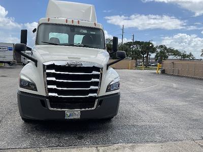 Used 2020 Freightliner Cascadia Detroit DD13 Semi Truck for sale #354431 - photo 2