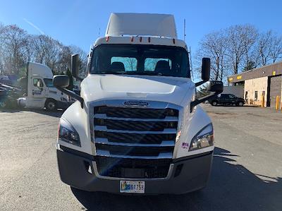 Used 2020 Freightliner Cascadia Detroit DD15AT Semi Truck for sale #354464 - photo 2
