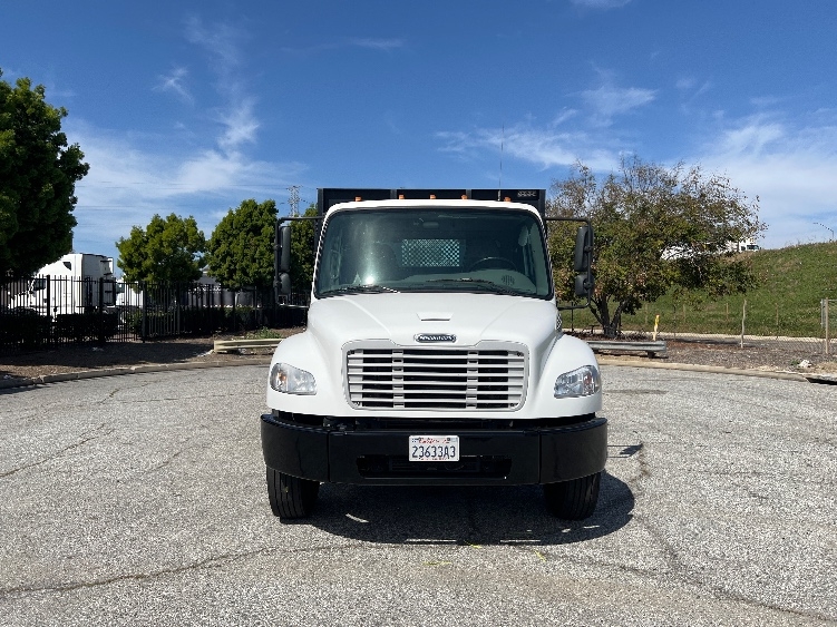 Used 2021 Freightliner M2 106 - photo 2