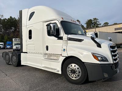 Used 2020 Freightliner Cascadia Detroit DD15AT Semi Truck with Sleeper Cab for sale #354720 - photo 1