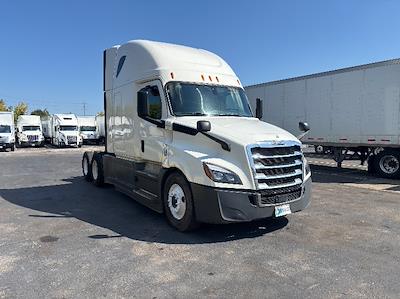 Used 2020 Freightliner Cascadia Detroit DD15AT Semi Truck with Sleeper Cab for sale #354900 - photo 1