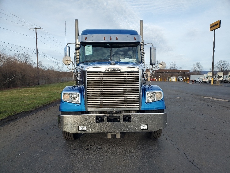 Used 2020 Freightliner Coronado - photo 2